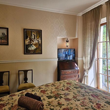 Barrister'S Apartments With Fireplace Шяуляй Экстерьер фото