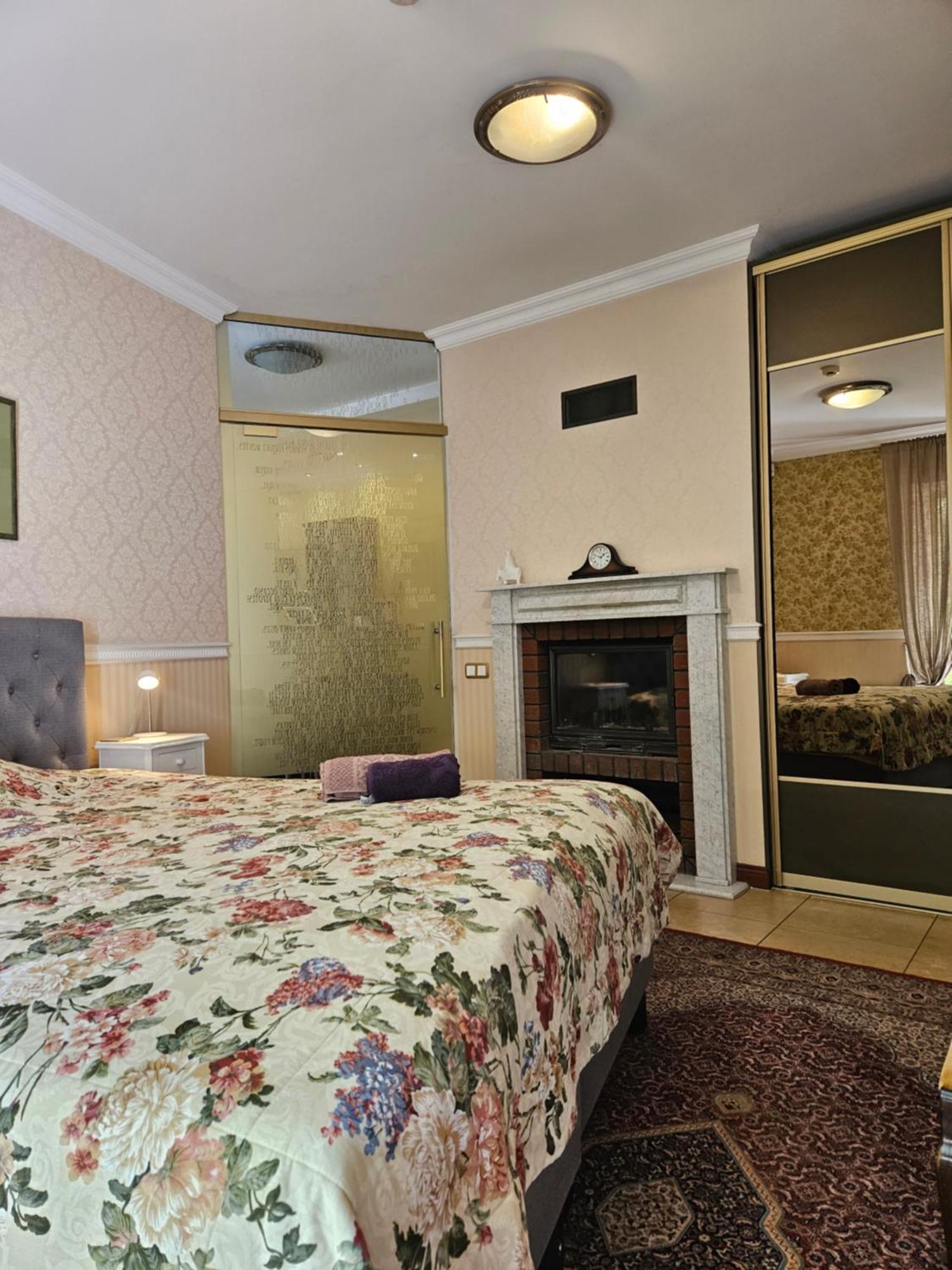 Barrister'S Apartments With Fireplace Шяуляй Экстерьер фото